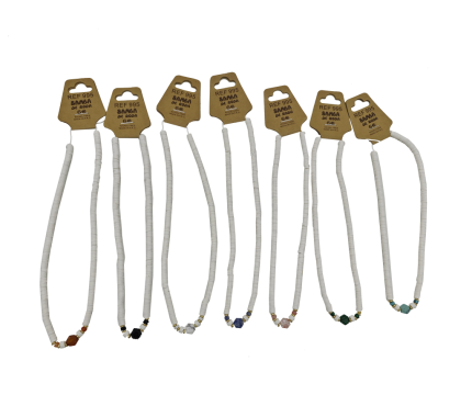 B-995 - Lot de 35 colliers blancs + perle pierre